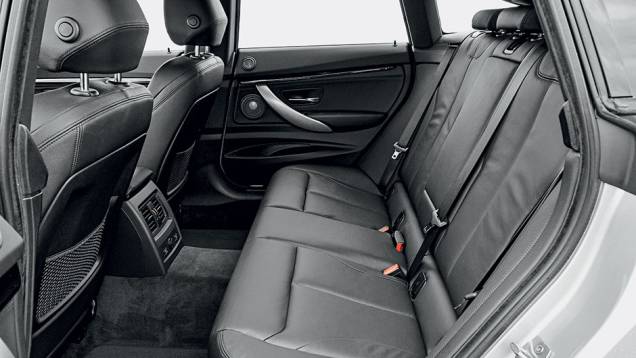 Encosto traseiro com inclinação regulável | <a href="https://gutenberg.quatrorodas.abril.com.br/carros/impressoes/bmw-335i-gt-740953.shtml" rel="migration">Leia mais</a> Encosto traseiro com inclinação regulável | <a href="https://gutenberg.quatrorodas.abril.com.br/carros/impressoes/bmw-335i-gt-740953.shtml" rel="migration">Leia mais</a>