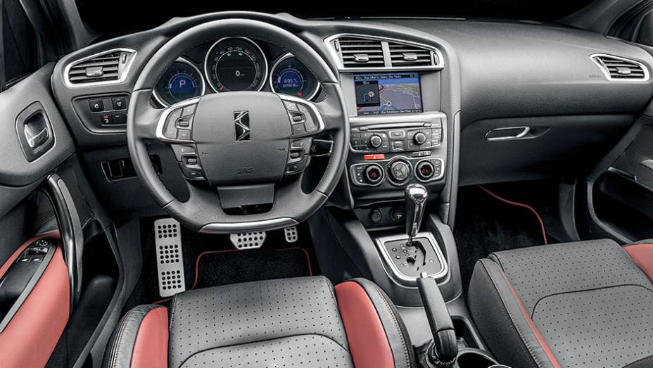 DS4 está mais bem equipado que a concorrência | <a href="https://gutenberg.quatrorodas.abril.com.br/carros/testes/citroen-ds4-740640.shtml" rel="migration">Leia mais</a>