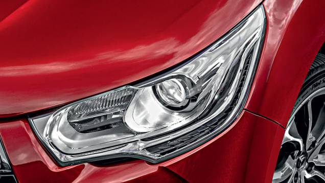 Farol de xenônio se move em até 15 graus, acompanhando o volante | <a href="https://gutenberg.quatrorodas.abril.com.br/carros/testes/citroen-ds4-740640.shtml" rel="migration">Leia mais</a> Farol de xenônio se move em até 15 graus, acompanhando o volante | <a href="https://gutenberg.quatrorodas.abril.com.br/carros/testes/citroen-ds4-740640.shtml" rel="migration">Leia mais</a>