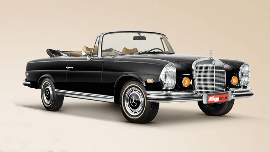 A dianteira seguia os faróis duplos típicos da família W111 | <a href="https://gutenberg.quatrorodas.abril.com.br/carros/classicos-grandescarros/mercedes-benz-w111-740911.shtml" rel="migration">Leia mais</a>