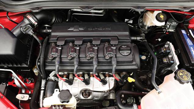 Na comparação com o rival, o câmbio tem engates menos suaves e o motor não empolga tanto | <a href="https://gutenberg.quatrorodas.abril.com.br/carros/comparativos/chevrolet-prisma-ltz-x-hyundai-hb20s-premium-740129.shtml" rel="migration">Leia mais</a> Na comparação com o rival, o câmbio tem engates menos suaves e o motor não empolga tanto | <a href="https://gutenberg.quatrorodas.abril.com.br/carros/comparativos/chevrolet-prisma-ltz-x-hyundai-hb20s-premium-740129.shtml" rel="migration">Leia mais</a>