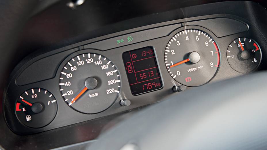 Painel parece o de um VW | <a href="https://gutenberg.quatrorodas.abril.com.br/carros/comparativos/jac-j3-1-5-s-x-chery-celer-1-5-744920.shtml" rel="migration">Leia mais</a> Painel parece o de um VW | <a href="https://gutenberg.quatrorodas.abril.com.br/carros/comparativos/jac-j3-1-5-s-x-chery-celer-1-5-744920.shtml" rel="migration">Leia mais</a>