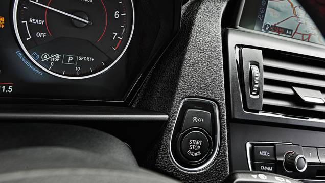 Partida por botão, só nas versões superiores | <a href="https://gutenberg.quatrorodas.abril.com.br/carros/comparativos/mercedes-benz-200-x-bmw-118i-744296.shtml" rel="migration">Leia mais</a> Partida por botão, só nas versões superiores | <a href="https://gutenberg.quatrorodas.abril.com.br/carros/comparativos/mercedes-benz-200-x-bmw-118i-744296.shtml" rel="migration">Leia mais</a>
