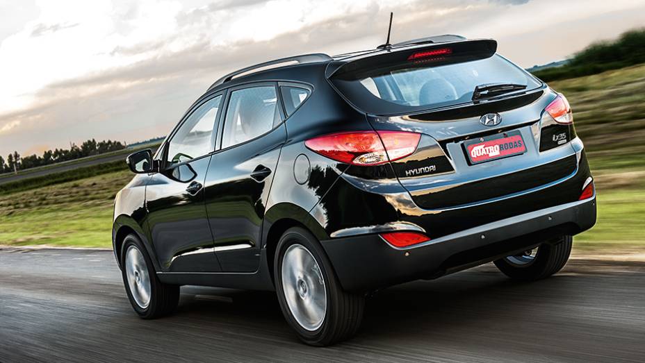 Lançado em 2010, visual do coreano continua em dia | <a href="https://gutenberg.quatrorodas.abril.com.br/carros/comparativos/honda-cr-v-x-hyundai-ix35-744731.shtml" rel="migration">Leia mais</a>