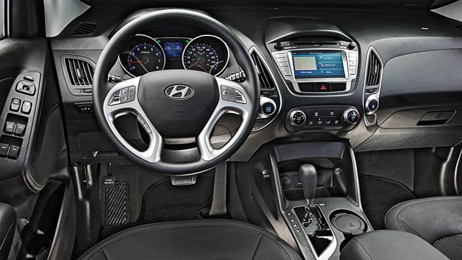 Visual elegante tenta camuflar menor rigor no acabamento | <a href="https://gutenberg.quatrorodas.abril.com.br/carros/comparativos/honda-cr-v-x-hyundai-ix35-744731.shtml" rel="migration">Leia mais</a>
