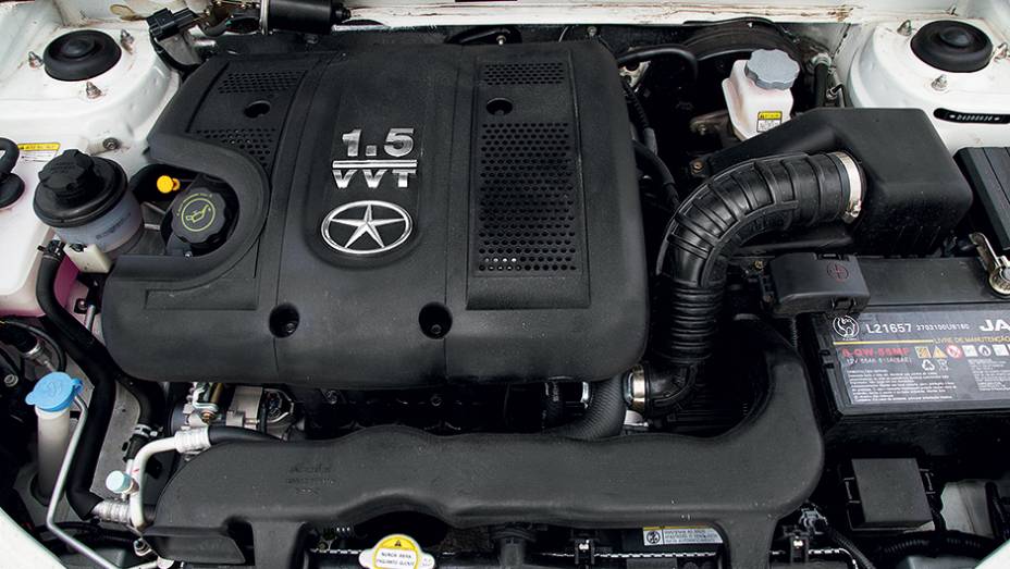 | <a href="https://gutenberg.quatrorodas.abril.com.br/carros/comparativos/jac-j3-1-5-s-x-chery-celer-1-5-744920.shtml" rel="migration">Leia mais</a> | <a href="https://gutenberg.quatrorodas.abril.com.br/carros/comparativos/jac-j3-1-5-s-x-chery-celer-1-5-744920.shtml" rel="migration">Leia mais</a>