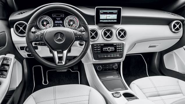 Difusores de ar tipo turbina, painel esportivo e câmbio com borboletas no volante: estilo jovial | <a href="https://gutenberg.quatrorodas.abril.com.br/carros/testes/mercedes-benz-200-urban-742618.shtml" rel="migration">Leia mais</a> Difusores de ar tipo turbina, painel esportivo e câmbio com borboletas no volante: estilo jovial | <a href="https://gutenberg.quatrorodas.abril.com.br/carros/testes/mercedes-benz-200-urban-742618.shtml" rel="migration">Leia mais</a>