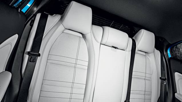 Banco traseiro dificulta a visão | <a href="https://gutenberg.quatrorodas.abril.com.br/carros/testes/mercedes-benz-200-urban-742618.shtml" rel="migration">Leia mais</a> Banco traseiro dificulta a visão | <a href="https://gutenberg.quatrorodas.abril.com.br/carros/testes/mercedes-benz-200-urban-742618.shtml" rel="migration">Leia mais</a>