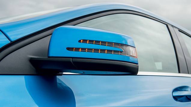 Retrovisores têm perfil aerodinâmico | <a href="https://gutenberg.quatrorodas.abril.com.br/carros/testes/mercedes-benz-200-urban-742618.shtml" rel="migration">Leia mais</a> Retrovisores têm perfil aerodinâmico | <a href="https://gutenberg.quatrorodas.abril.com.br/carros/testes/mercedes-benz-200-urban-742618.shtml" rel="migration">Leia mais</a>
