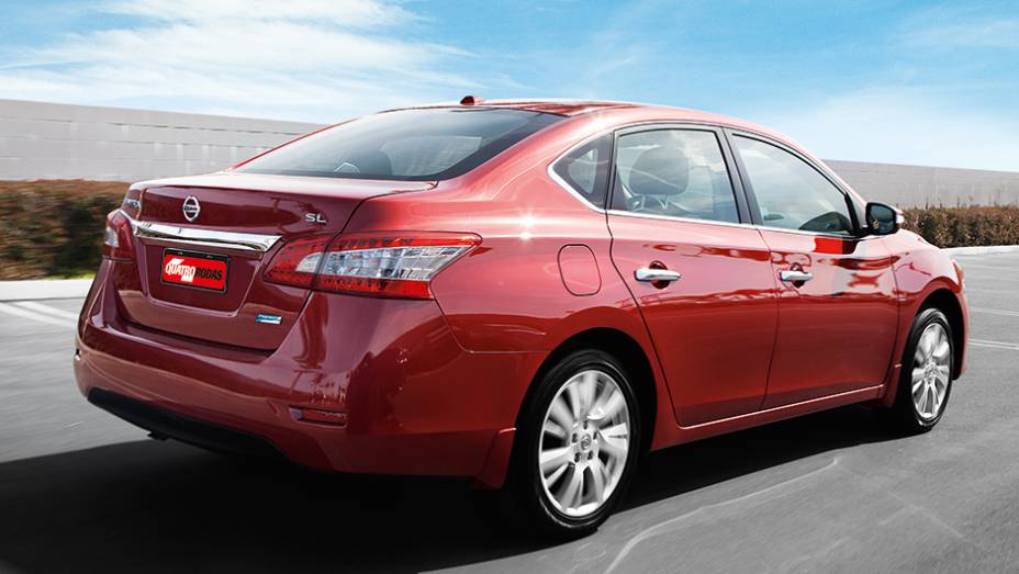 Desenho do novo Sentra pegou carona nas linhas do Nissan Altima, que concorre com Toyota Camry e Honda Accord | <a href="https://gutenberg.quatrorodas.abril.com.br/carros/impressoes/nissan-sentra-1-8-744751.shtml" rel="migration">Leia mais</a>