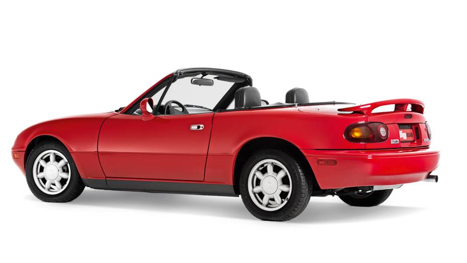 Para ser leve, tinha o mínimo de itens de série: direção e ar eram opcionais | <a href="https://gutenberg.quatrorodas.abril.com.br/carros/classicos-grandescarros/mazda-mx-5-miata-747828.shtml" rel="migration">Leia mais</a>