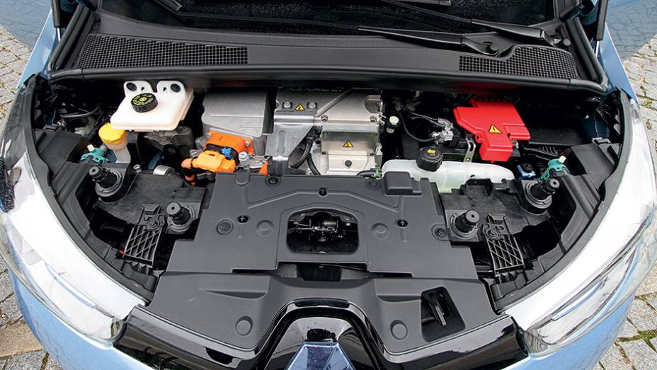 Motor elétrico chega a 88 cv | <a href="https://gutenberg.quatrorodas.abril.com.br/carros/impressoes/renault-zoe-747928.shtml" rel="migration">Leia mais</a>