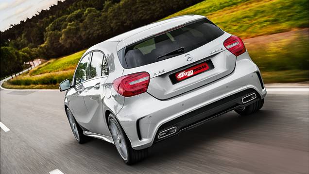 Vocação esportiva nas saídas de ar no para-choque e no duplo escape | <a href="https://gutenberg.quatrorodas.abril.com.br/carros/impressoes/mercedes-benz-45-amg-751203.shtml" rel="migration">Leia mais</a> Vocação esportiva nas saídas de ar no para-choque e no duplo escape | <a href="https://gutenberg.quatrorodas.abril.com.br/carros/impressoes/mercedes-benz-45-amg-751203.shtml" rel="migration">Leia mais</a>