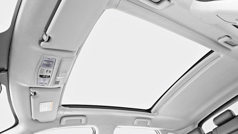 Teto de vidro e xenônio custam 6 000 reais | <a href="https://gutenberg.quatrorodas.abril.com.br/carros/lancamentos/mitsubishi-asx-awd-748892.shtml" rel="migration">Leia mais</a>