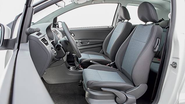 Alavanca de ajuste de altura do banco dianteiro fica próxima ao assento | <a href="https://gutenberg.quatrorodas.abril.com.br/carros/testes/volkswagen-fox-bluemotion-749109.shtml" rel="migration">Leia mais</a> Alavanca de ajuste de altura do banco dianteiro fica próxima ao assento | <a href="https://gutenberg.quatrorodas.abril.com.br/carros/testes/volkswagen-fox-bluemotion-749109.shtml" rel="migration">Leia mais</a>