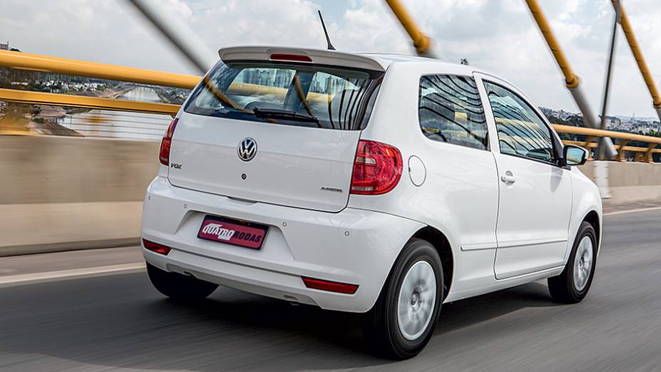 A versão é identificada pelo emblema na traseira | <a href="https://gutenberg.quatrorodas.abril.com.br/carros/testes/volkswagen-fox-bluemotion-749109.shtml" rel="migration">Leia mais</a>