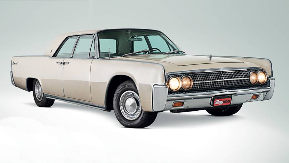 Continental 63: linhas discretas e elegantes que fizeram sua fama | <a href="https://gutenberg.quatrorodas.abril.com.br/carros/classicos-grandescarros/lincoln-continental-751204.shtml" rel="migration">Leia mais</a>