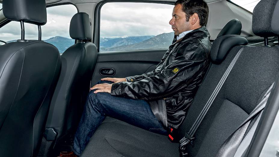 O espa&ccedil;o traseiro ainda &eacute; um dos grandes trunfos do Logan | <a href="https://gutenberg.quatrorodas.abril.com.br/carros/impressoes/dacia-logan-749339.shtml" rel="migration">Leia mais</a>