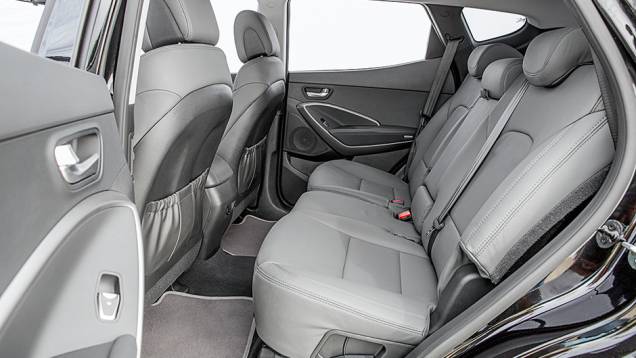 ... o espaço no banco traseiro é amplo e confortável | <a href="https://gutenberg.quatrorodas.abril.com.br/carros/testes/hyundai-santa-fe-3-3-749761.shtml" rel="migration">Leia mais</a> ... o espaço no banco traseiro é amplo e confortável | <a href="https://gutenberg.quatrorodas.abril.com.br/carros/testes/hyundai-santa-fe-3-3-749761.shtml" rel="migration">Leia mais</a>