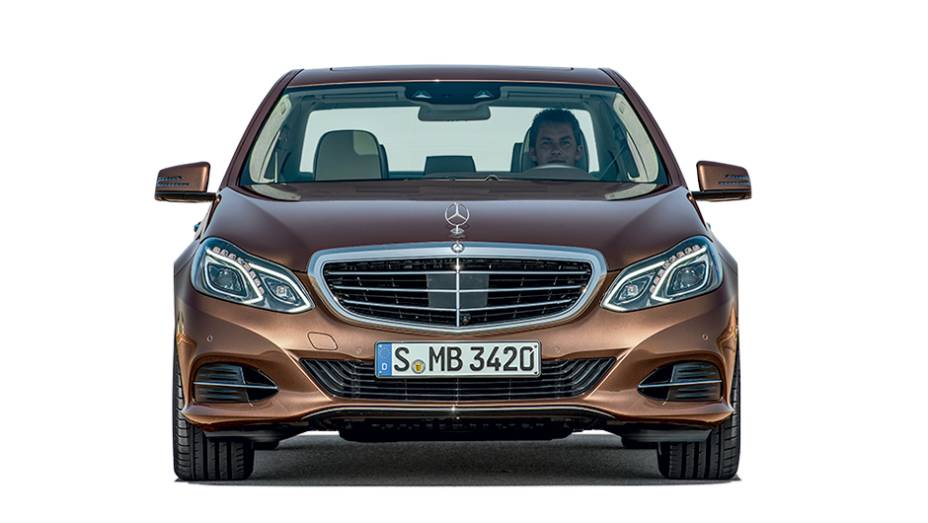 A grade clássica, só sob encomenda | <a href="https://gutenberg.quatrorodas.abril.com.br/carros/lancamentos/mercedes-benz-250-avantgarde-753592.shtml" rel="migration">Leia mais</a> A grade clássica, só sob encomenda | <a href="https://gutenberg.quatrorodas.abril.com.br/carros/lancamentos/mercedes-benz-250-avantgarde-753592.shtml" rel="migration">Leia mais</a>