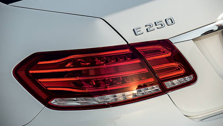 ... leds nas lanternas | <a href="https://gutenberg.quatrorodas.abril.com.br/carros/lancamentos/mercedes-benz-250-avantgarde-753592.shtml" rel="migration">Leia mais</a> ... leds nas lanternas | <a href="https://gutenberg.quatrorodas.abril.com.br/carros/lancamentos/mercedes-benz-250-avantgarde-753592.shtml" rel="migration">Leia mais</a>