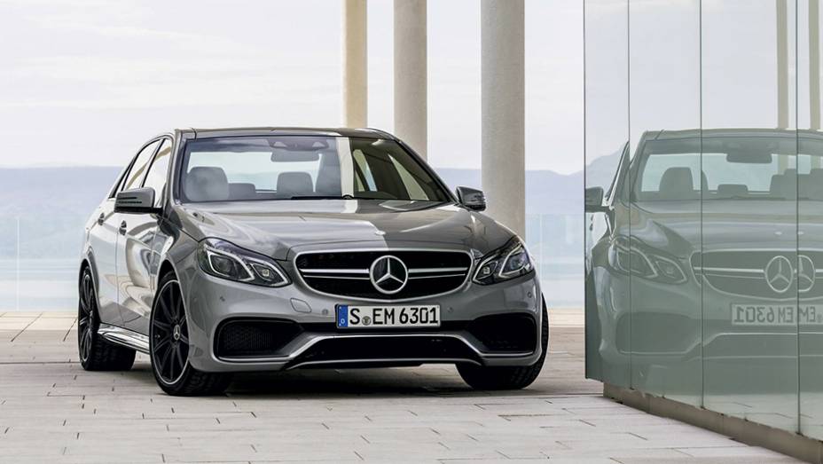 E 63 AMG tem motor V8 com 585 cv de potência | <a href="https://gutenberg.quatrorodas.abril.com.br/carros/lancamentos/mercedes-benz-250-avantgarde-753592.shtml" rel="migration">Leia mais</a>