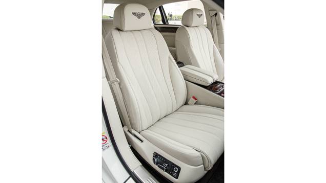 Bancos oferecem até aquecimento, refrigeração e função massageadora | <a href="https://gutenberg.quatrorodas.abril.com.br/carros/impressoes/bentley-flying-spur-755086.shtml" rel="migration">Leia mais</a> Bancos oferecem até aquecimento, refrigeração e função massageadora | <a href="https://gutenberg.quatrorodas.abril.com.br/carros/impressoes/bentley-flying-spur-755086.shtml" rel="migration">Leia mais</a>