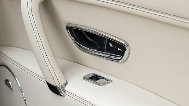 ... e alumínio | <a href="https://gutenberg.quatrorodas.abril.com.br/carros/impressoes/bentley-flying-spur-755086.shtml" rel="migration">Leia mais</a> ... e alumínio | <a href="https://gutenberg.quatrorodas.abril.com.br/carros/impressoes/bentley-flying-spur-755086.shtml" rel="migration">Leia mais</a>