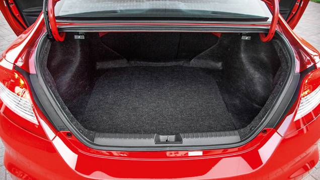 Acesso ao porta-malas é estreito | <a href="https://gutenberg.quatrorodas.abril.com.br/carros/impressoes/honda-civic-si-753316.shtml" rel="migration">Leia mais</a> Acesso ao porta-malas é estreito | <a href="https://gutenberg.quatrorodas.abril.com.br/carros/impressoes/honda-civic-si-753316.shtml" rel="migration">Leia mais</a>