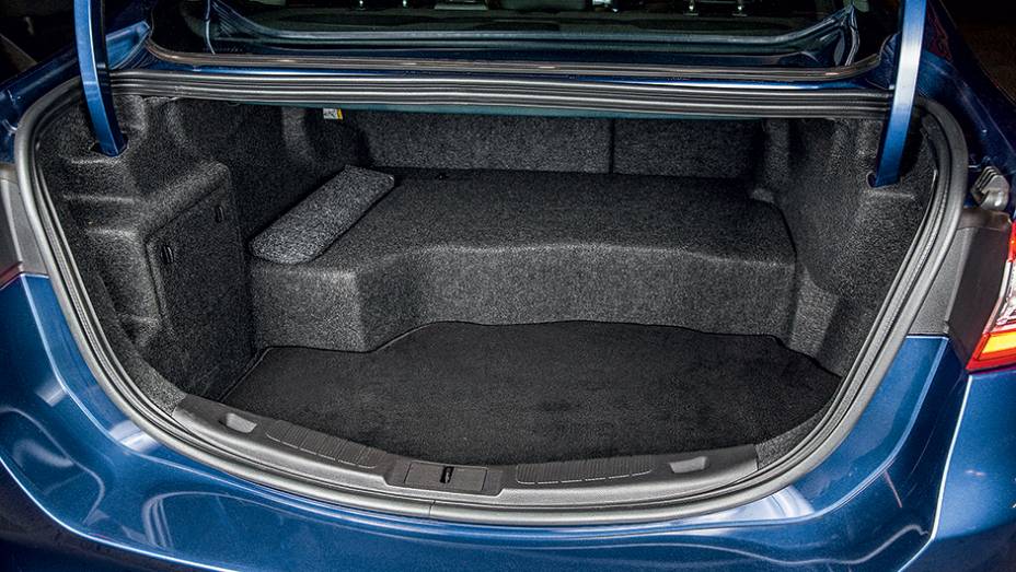O porta-malas perdeu 122 litros do espa&ccedil;o para a bateria | <a href="https://gutenberg.quatrorodas.abril.com.br/carros/testes/ford-fusion-hybrid-757087.shtml" rel="migration">Leia mais</a>