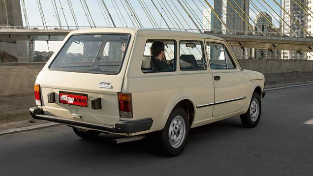 Ela levava impressionantes 669 litros de bagagem | <a href="https://gutenberg.quatrorodas.abril.com.br/carros/classicos-brasileiros/fiat-panorama-756366.shtml" rel="migration">Leia mais</a> Ela levava impressionantes 669 litros de bagagem | <a href="https://gutenberg.quatrorodas.abril.com.br/carros/classicos-brasileiros/fiat-panorama-756366.shtml" rel="migration">Leia mais</a>