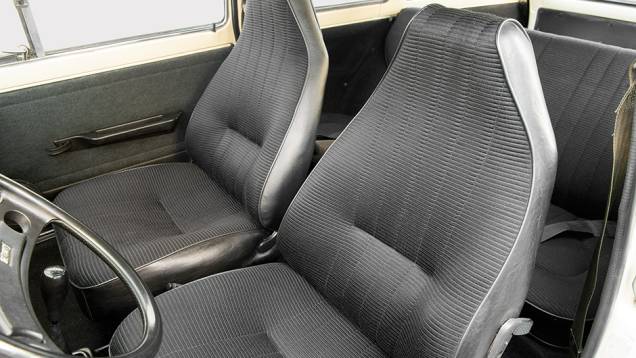 Banco com apoio integrado era coisa rara no segmento | <a href="https://gutenberg.quatrorodas.abril.com.br/carros/classicos-brasileiros/fiat-panorama-756366.shtml" rel="migration">Leia mais</a> Banco com apoio integrado era coisa rara no segmento | <a href="https://gutenberg.quatrorodas.abril.com.br/carros/classicos-brasileiros/fiat-panorama-756366.shtml" rel="migration">Leia mais</a>