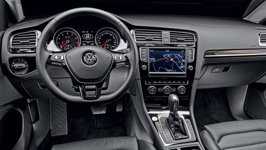 Qualidade geral da cabine aproxima o Golf os VW de luxo | <a href="https://gutenberg.quatrorodas.abril.com.br/carros/testes/volkswagen-golf-highline-1-4-tsi-755814.shtml" rel="migration">Leia mais</a>