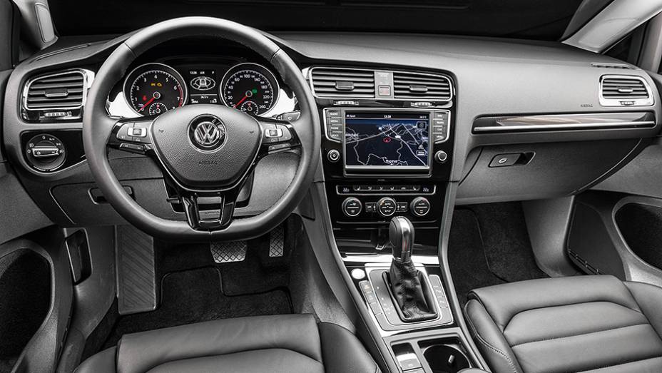 Tela de 8 polegadas: opcional atrelado &agrave; compra de outros | <a href="https://gutenberg.quatrorodas.abril.com.br/carros/comparativos/audi-a3-x-vw-golf-757579.shtml" rel="migration">Leia mais</a>