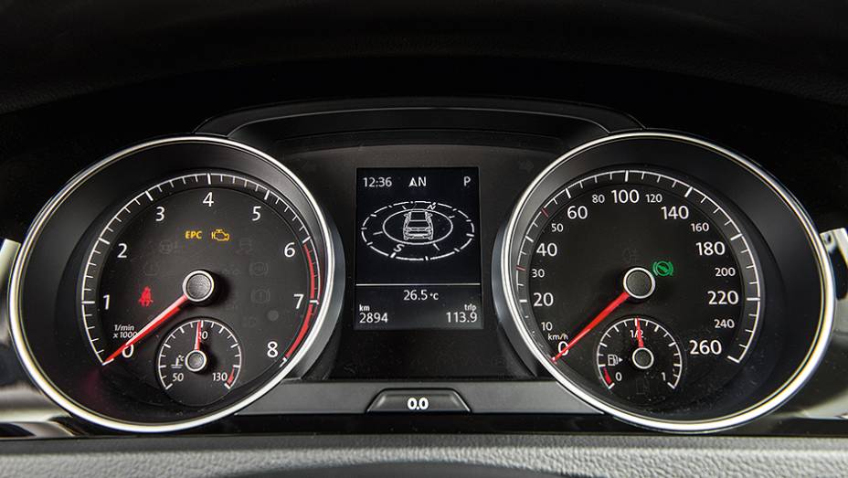 Disposi&ccedil;&atilde;o dos instrumentos similar &agrave; do A3 | <a href="https://gutenberg.quatrorodas.abril.com.br/carros/comparativos/audi-a3-x-vw-golf-757579.shtml" rel="migration">Leia mais</a>