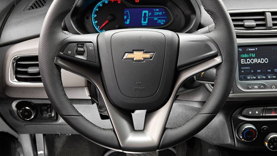 Cadê o volante completo do Cruze? | <a href="https://gutenberg.quatrorodas.abril.com.br/carros/comparativos/cobalt-x-prisma-756506.shtml" rel="migration">Leia mais</a>