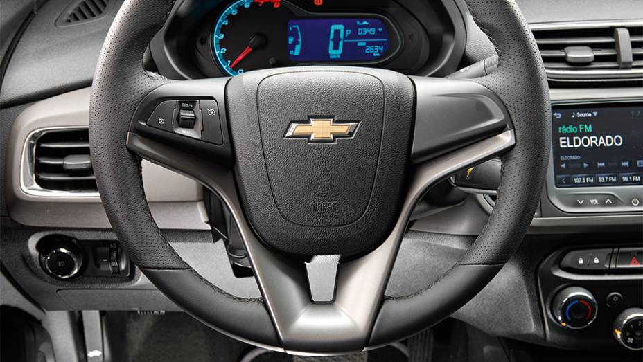 Cad&ecirc; o volante completo do Cruze? | <a href="https://gutenberg.quatrorodas.abril.com.br/carros/comparativos/cobalt-x-prisma-756506.shtml" rel="migration">Leia mais</a>