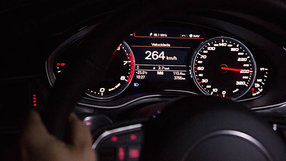 Em altas velocidades, o motor &eacute; V8;... | <a href="https://gutenberg.quatrorodas.abril.com.br/carros/testes/audi-rs-6-avant-759563.shtml" rel="migration">Leia mais</a>