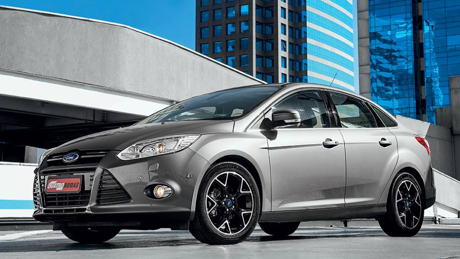 Rodas pretas d&atilde;o toque transgressor ao comportado estilo de sed&atilde; | <a href="https://gutenberg.quatrorodas.abril.com.br/carros/testes/ford-focus-sedan-759561.shtml" rel="migration">Leia mais</a>