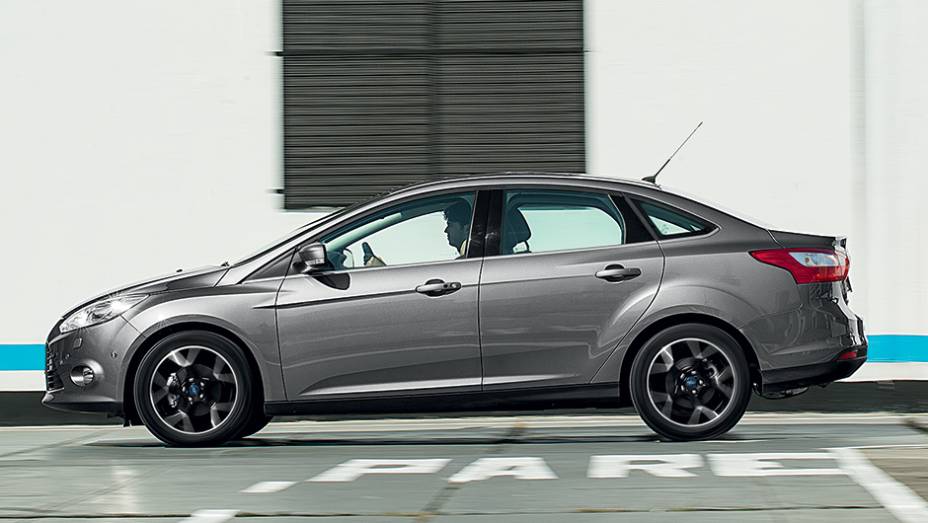 Na nova gera&ccedil;&atilde;o, Focus cresceu 19 cm no comprimento | <a href="https://gutenberg.quatrorodas.abril.com.br/carros/testes/ford-focus-sedan-759561.shtml" rel="migration">Leia mais</a>