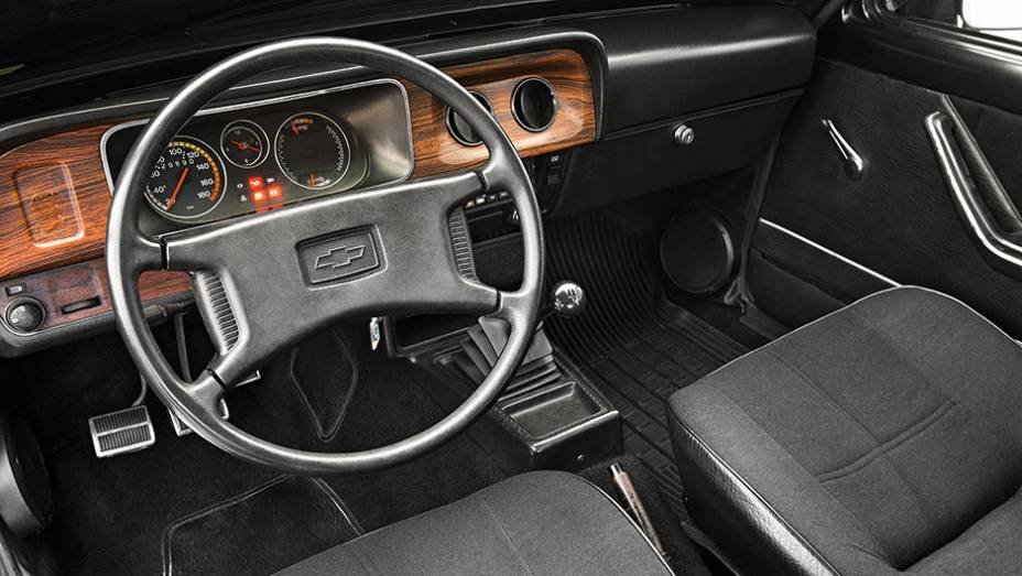 A direção rápida ajudava nas discretas saídas de traseira | <a href="https://gutenberg.quatrorodas.abril.com.br/carros/classicos-brasileiros/chevrolet-chevette-hatch-760503.shtml" rel="migration">Leia mais</a>