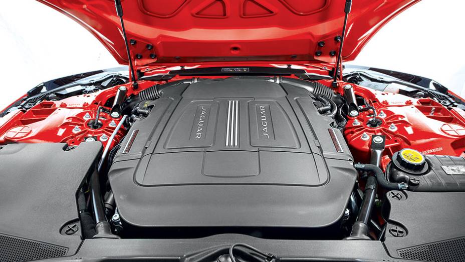 V8 Supercharged produz 495 cv | <a href="https://gutenberg.quatrorodas.abril.com.br/carros/testes/jaguar-f-type-v8-s-760605.shtml" rel="migration">Leia mais</a>