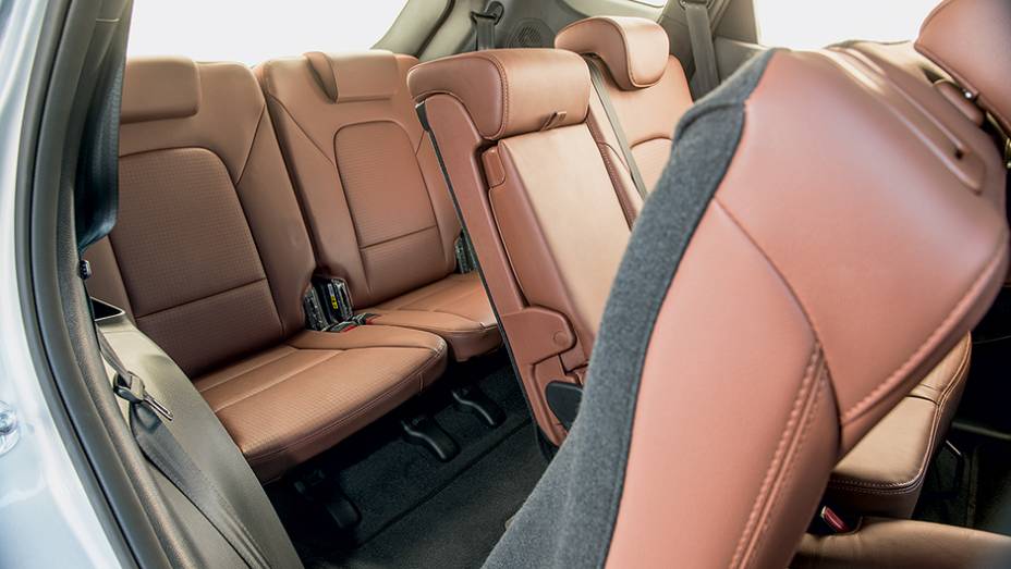 Mesmo os últimos assentos contam com conforto | <a href="https://gutenberg.quatrorodas.abril.com.br/carros/impressoes/hyundai-santa-fe-7-lugares-759289.shtml" rel="migration">Leia mais</a>