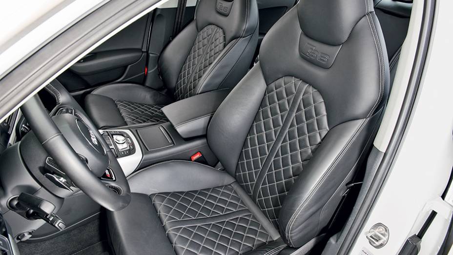 Bancos confort&aacute;veis com apoio lateral | <a href="https://gutenberg.quatrorodas.abril.com.br/carros/impressoes/audi-s6-762842.shtml" rel="migration">Leia mais</a>