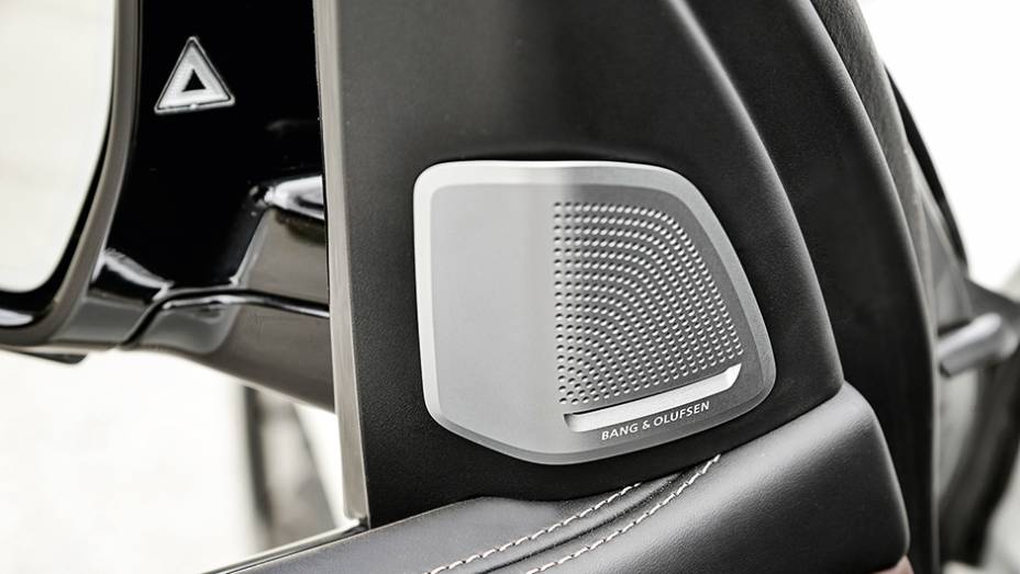 No pacote premium, o requinte do som Bang & Olufsen | <a href="https://gutenberg.quatrorodas.abril.com.br/carros/impressoes/bmw-x5-764008.shtml" rel="migration">Leia mais</a>