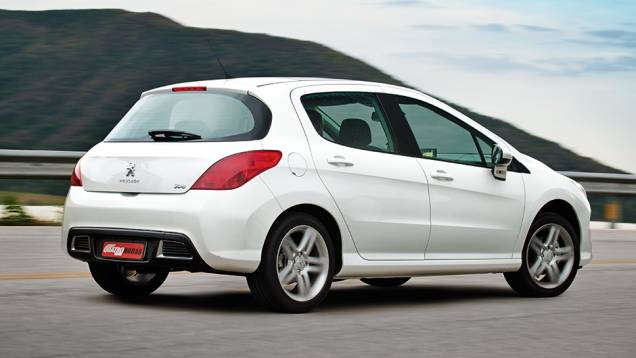 O 308 é, na verdade, um 307 que passou por um superface-lift | <a href="https://gutenberg.quatrorodas.abril.com.br/carros/comparativos/hatches-medios-762947.shtml" rel="migration">Leia mais</a> O 308 é, na verdade, um 307 que passou por um superface-lift | <a href="https://gutenberg.quatrorodas.abril.com.br/carros/comparativos/hatches-medios-762947.shtml" rel="migration">Leia mais</a>