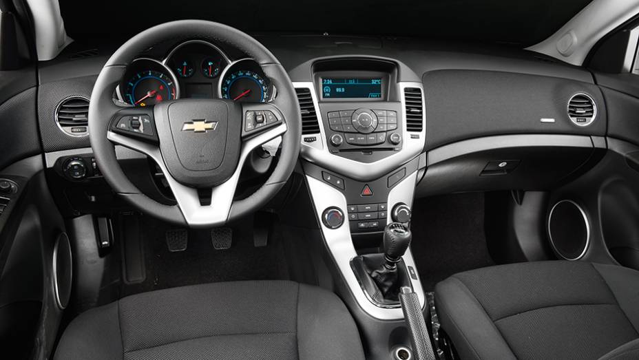 | <a href="https://gutenberg.quatrorodas.abril.com.br/carros/comparativos/hatches-medios-762947.shtml" rel="migration">Leia mais</a> | <a href="https://gutenberg.quatrorodas.abril.com.br/carros/comparativos/hatches-medios-762947.shtml" rel="migration">Leia mais</a>