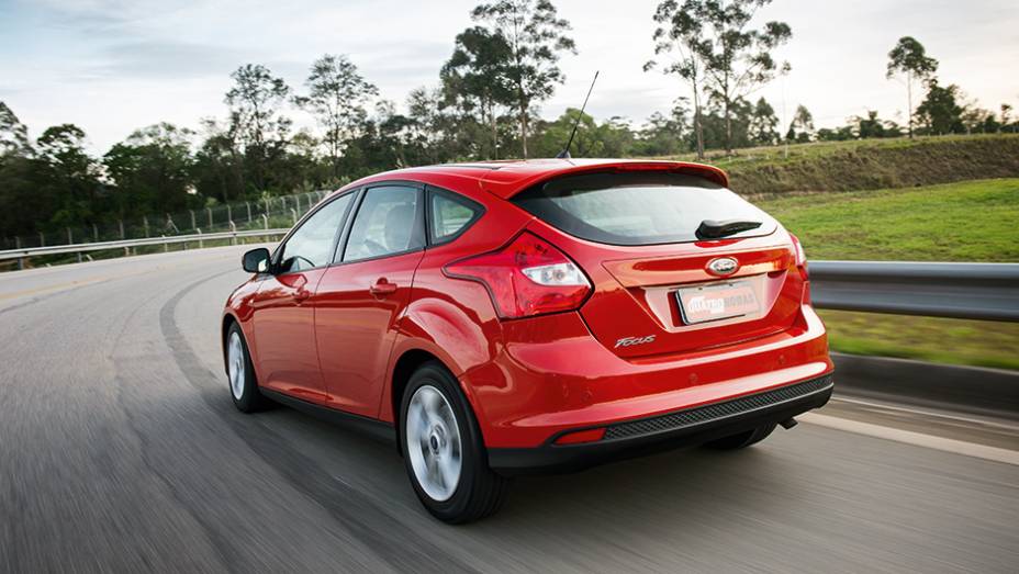 | <a href="https://gutenberg.quatrorodas.abril.com.br/carros/comparativos/hatches-medios-762947.shtml" rel="migration">Leia mais</a> | <a href="https://gutenberg.quatrorodas.abril.com.br/carros/comparativos/hatches-medios-762947.shtml" rel="migration">Leia mais</a>