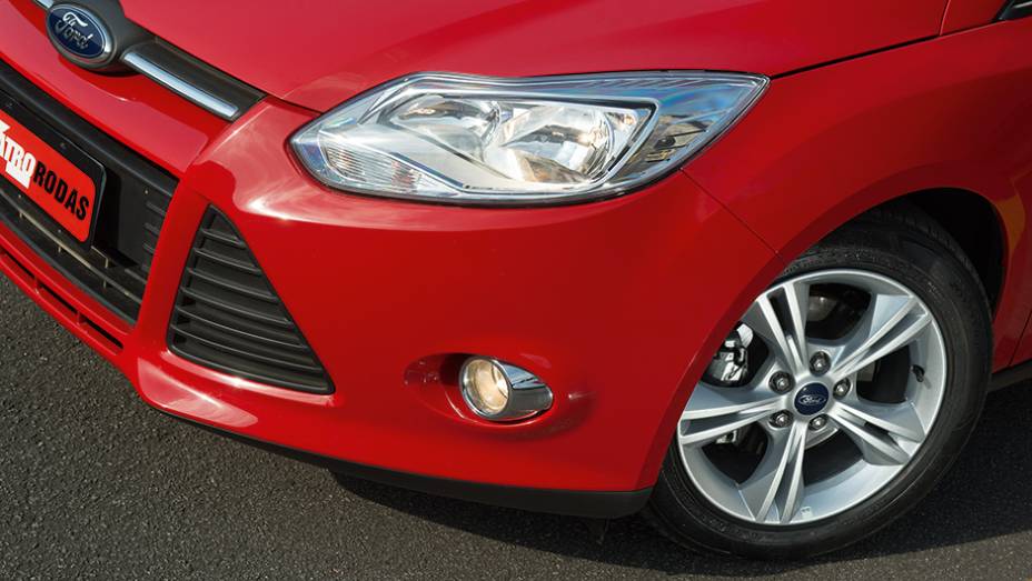 ... e faróis de neblina: conteúdo da versão SE | <a href="https://gutenberg.quatrorodas.abril.com.br/carros/comparativos/hatches-medios-762947.shtml" rel="migration">Leia mais</a> ... e faróis de neblina: conteúdo da versão SE | <a href="https://gutenberg.quatrorodas.abril.com.br/carros/comparativos/hatches-medios-762947.shtml" rel="migration">Leia mais</a>