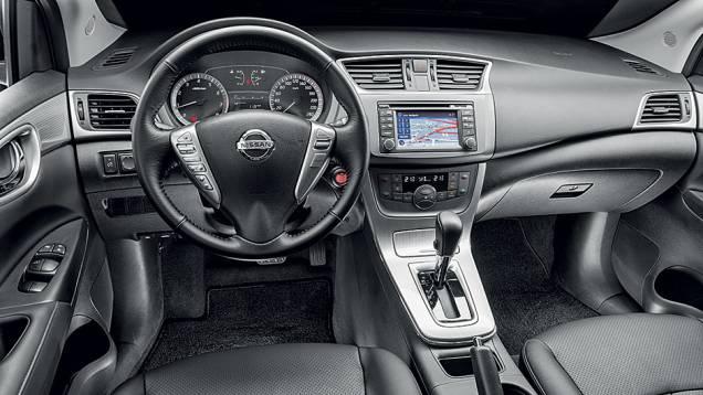 Interior é bem-acabado, bem-equipado e, enfim, bonito de ver. Central multimídia da versão SL tem tela maior (5,8") | <a href="https://gutenberg.quatrorodas.abril.com.br/carros/testes/nissan-sentra-762995.shtml" rel="migration">Leia mais</a> Interior é bem-acabado, bem-equipado e, enfim, bonito de ver. Central multimídia da versão SL tem tela maior (5,8") | <a href="https://gutenberg.quatrorodas.abril.com.br/carros/testes/nissan-sentra-762995.shtml" rel="migration">Leia mais</a>